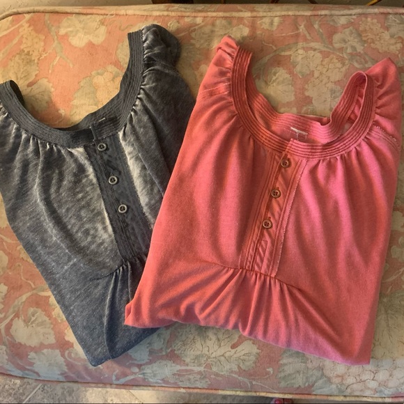 Tops - NEW 2 cute hi lo tops. Soft. Peachy color and gray